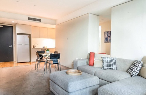 Geelong Apartment | EAS001 · Eastern Beach apartment with Pool & Gym