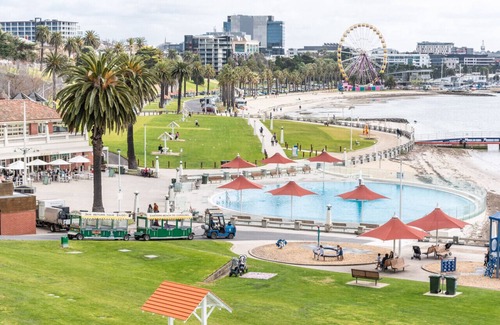 Geelong Apartment | EAS001 · Eastern Beach apartment with Pool & Gym