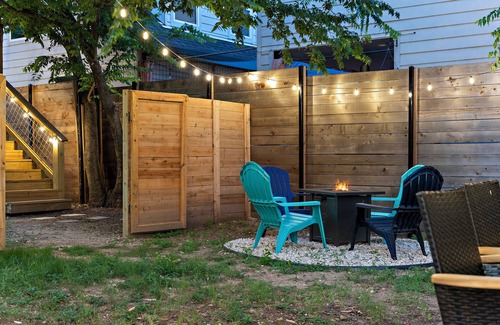 Chestnut House | East ATX Bungalow 3 Bedroom 2 Bathroom Cowboy Pool, Fire Pit and Grill