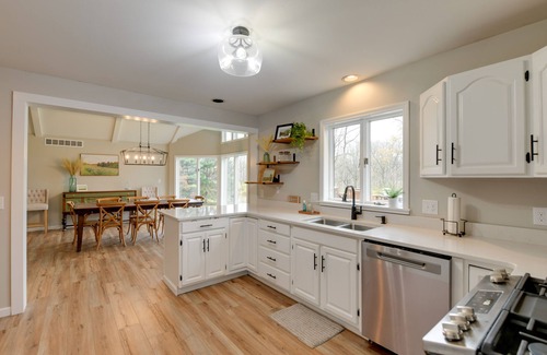 East Aurora House | East Aurora Home ~ 18 Mi to Downtown Buffalo!