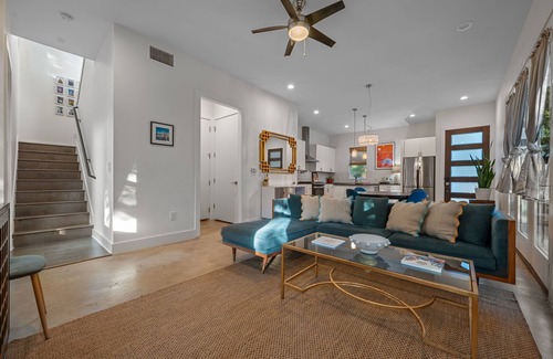 Johnston Terrace House | East Austin 3BR Sleeps 8 Free Parking ACL + F1
