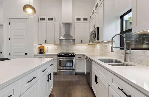 Chestnut House | East Austin, 4 BR, Modern - The Allen