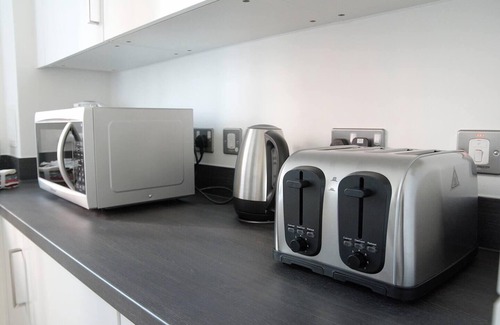 Canning Town House | East Central London - Sleeps 6 - Pet Friendly