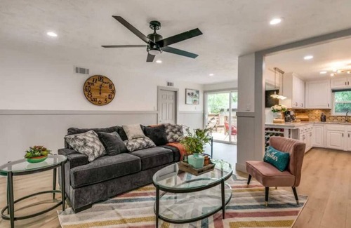 White Rock Hills House | East Dallas 3 Bedroom Home With Stunning Backyard Oasis