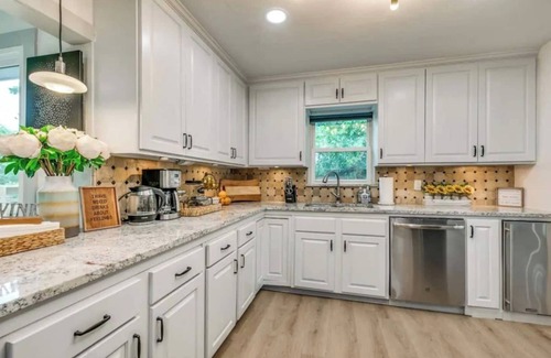 White Rock Hills House | East Dallas 3 Bedroom Home With Stunning Backyard Oasis