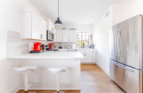 Blackshear-Prospect Hill Condo | East Downtown 3BR Condo w Fast WiFi and Sleeps 8