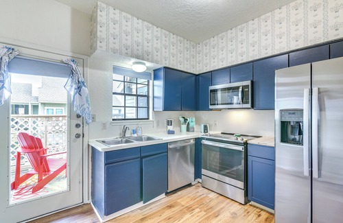 Galveston Condo | East End Galveston Condo w/Pool, 1 Mi to Beach!