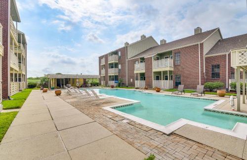 Galveston Apartment | East End Galveston Condo with Pool, 1 Mi to Beach!
