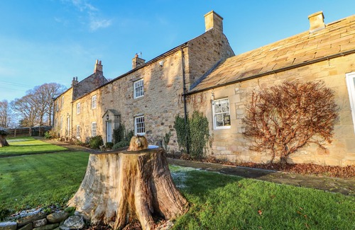 Humshaugh Cottage | EAST FARM HOUSE, pet friendly, character holiday cottage in Humshaugh