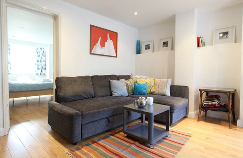 East Finchley Apartment | East Finchley London N2, Large Apartment, Private Entrance, 5 mins Tube station