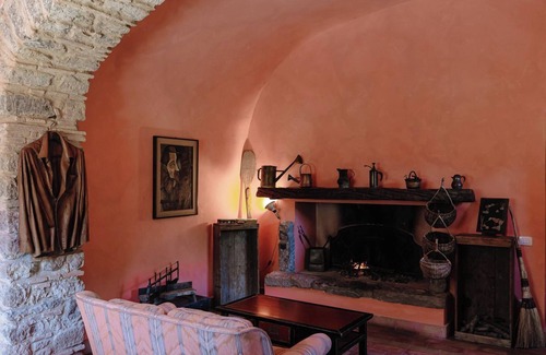 Allumiere Apartment | East Fireplace - Suite with Fireplace