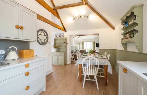 Saxmundham Cottage | East Green Farm Cottages - The Old Stables - sleeps 6 guests in 3 bedrooms
