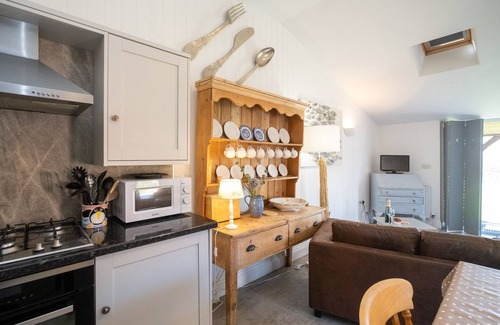 Saxmundham Cottage | East Green Farm Cottage - Studio Barn - sleeps 2 guests in 1 bedroom