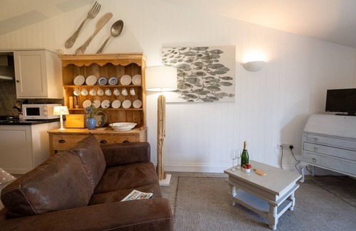 Saxmundham Cottage | East Green Farm Cottage - Studio Barn - sleeps 2 guests in 1 bedroom