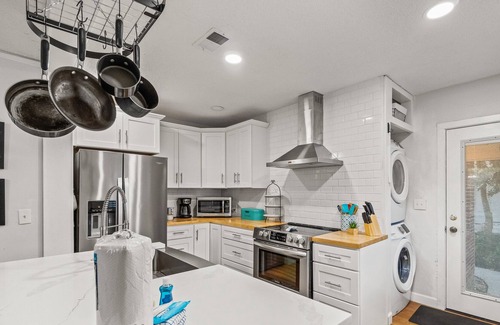 Southeast Pensacola Cottage | East Hill cottage with enclosed yards, firepit & W/D - walk to dining & parks