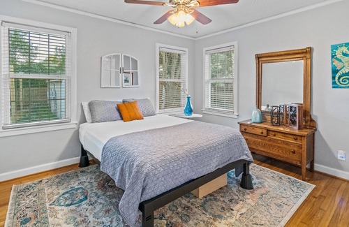 Southeast Pensacola Cottage | East Hill cottage with enclosed yards, firepit & W/D - walk to dining & parks