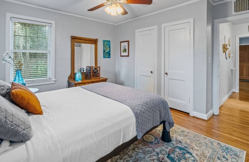 Southeast Pensacola Cottage | East Hill cottage with enclosed yards, firepit & W/D - walk to dining & parks