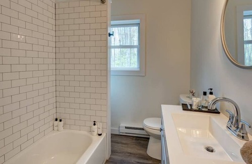 Youngsville Cabin | East Hill - Modern + Private near Livingston Manor