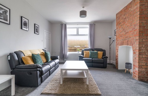 Choppington House | East House - spacious 3 bed home Stakeford