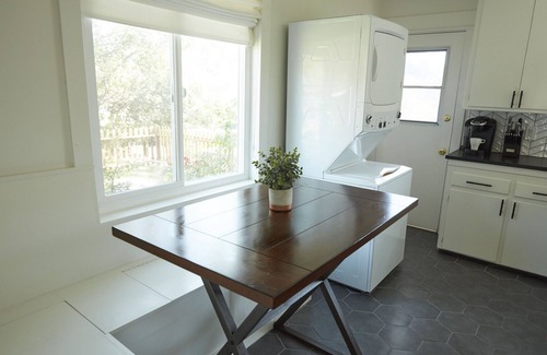 Montrose House | East LA Bungalow, Great for Families and Couples