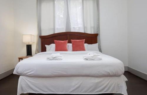 Crestline Heights House | East Lake Update-Close to Dining, 10min to Airport