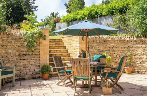 Chipping Campden Cottage | EAST LEAZE, pet friendly, with a garden in Chipping Campden