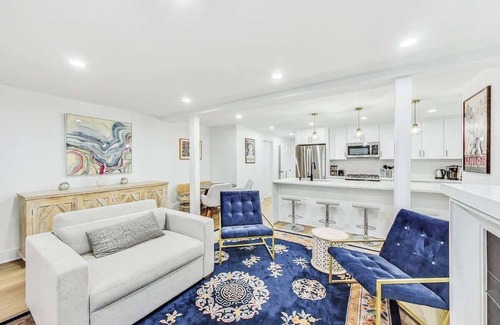 Park West Apartment | East Lincoln Park Gem: Spacious 4BR apartment with modern amenities.