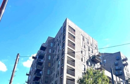 Canning Town Apartment | East London 1-Bed Apt, Sleeps 2, 7 mins to station