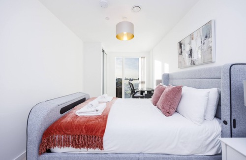 Newham Apartment | East London 2 Bedroom Apartment | Near LCY | Relocation | Long Stays