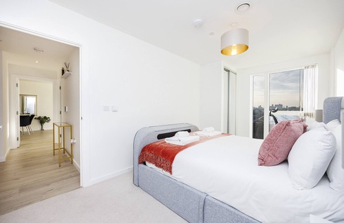 Newham Apartment | East London 2 Bedroom Apartment | Near LCY | Relocation | Long Stays