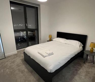 Barking Apartment | East London penthouse views 2bd