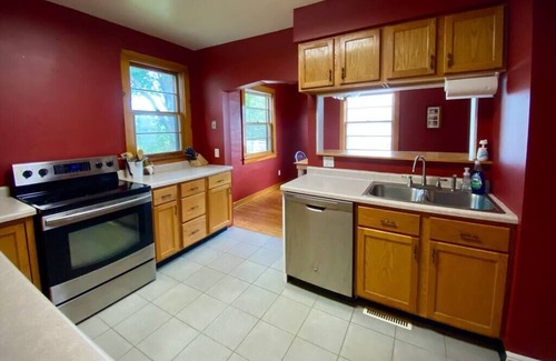 Ironwood House | East Midland Manor - Close to trails and skiing!