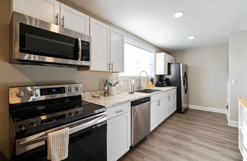 Maplewood Heights House | East Nashville Getaway | 10 Mins to Grand Ole Opry | Rooftop & Cowboy Pool!