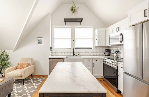 East End Cottage | East Nashville New Guesthouse Walk to 5 Points!