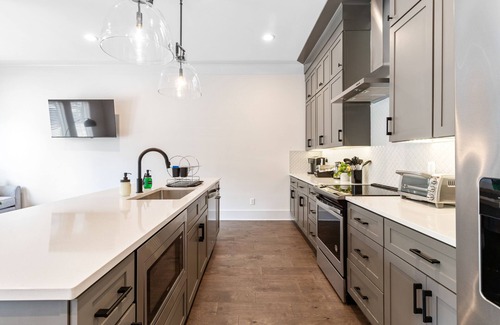 Eastwood House | East Nashville secret* Sleeps 12* 4BR 4BA* NASH3* NEW* 2 Miles to Broadway