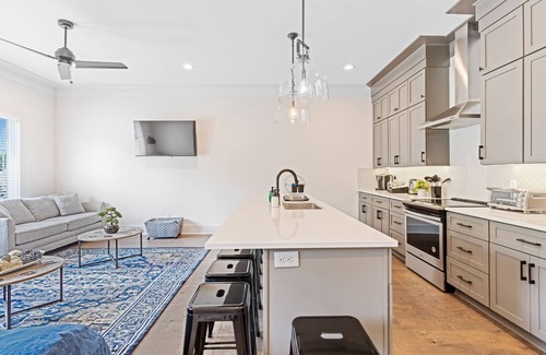 Eastwood House | East Nashville secret* Sleeps 12* 4BR 4BA* NASH3* NEW* 2 Miles to Broadway