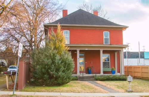 Lockeland Springs Apartment | East Nashville upstairs apartment, one queen BR, 2 twin BR,1bath in Five Points, close to downtown