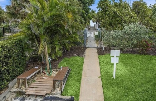 Indian River Shores Condo | East of A1A and private beach access!