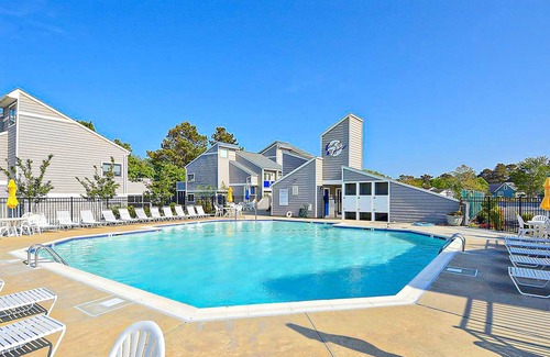 Fenwick Island Condo | East of the Sun condo w/central AC, W/D, & shared pool - under 1 mile to beach