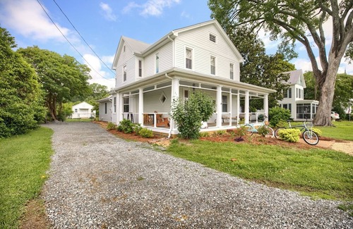 Foster House | East River Water Views and marina access in walking distance
