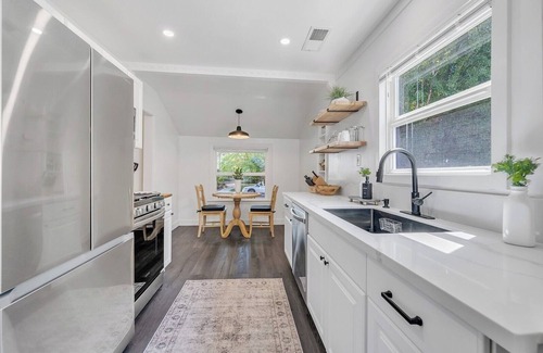East Sacramento House | East Sac Super Charmer! 3+3 Cozy & Comfortable in safe neighborhood!