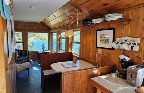 Minturn Cabin | East Side Escape - Simple Cottage by the Sea