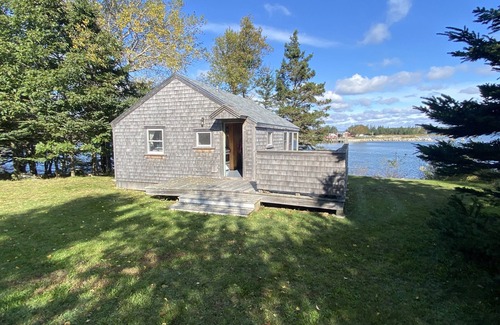 Minturn Cabin | East Side Escape - Simple Cottage by the Sea