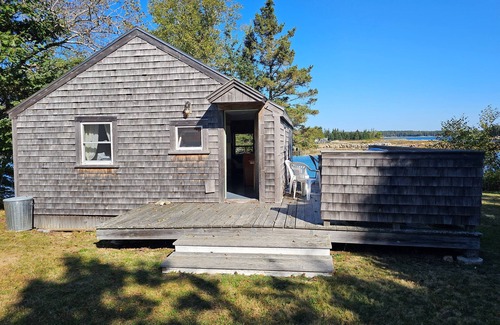 Minturn Cabin | East Side Escape - Simple Cottage by the Sea