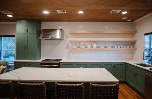 MLK House | East Side Home | Epic Game Room | Sleeps 13