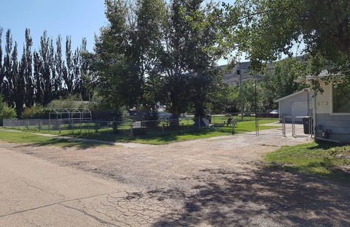 Drumheller House | East Valley Guest House. Located in the heart of the dinosaur valley badlands