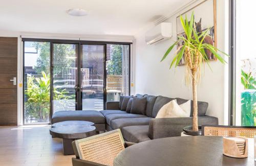 Cannon Hill Apartment | East Village Collective Poolside Urban Ease 15 min to Airport