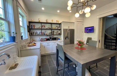 Georgetown House | East + West 2-SUITES 🕊️ Bleubird Studio + Suites -Art Yoga Boutique Stay