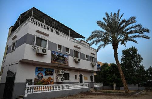 Giza Hotel | Eastern Oasis Motel & Horse Farm