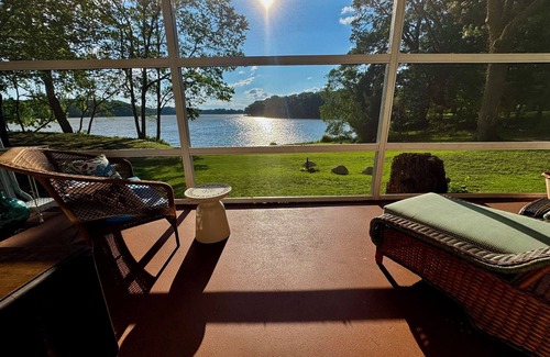 Magnolia Cottage | Eastern shore beachfront cottage with stunning sunset views!